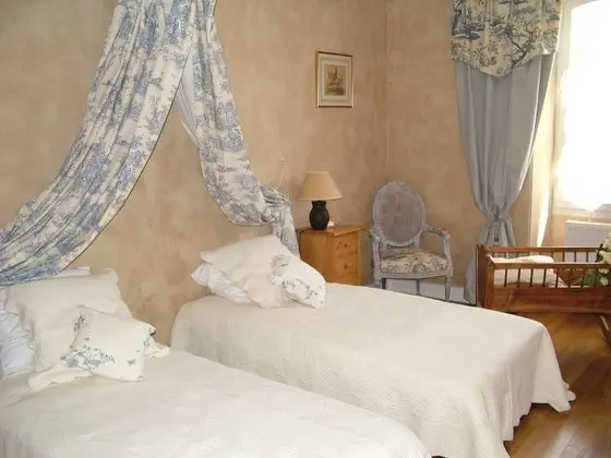 Tek Büyük Yataklı Oda, Sigara İçilmez (L'eau vive)