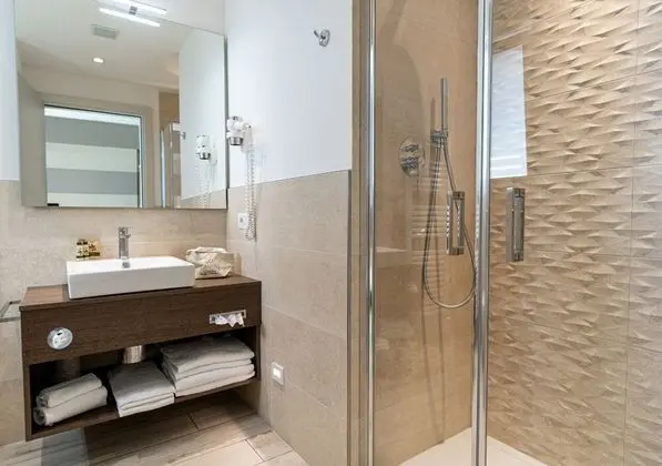 Deluxe Dört Kişilik Oda, 2 Yatak Odası, Kısmi Deniz Manzaralı