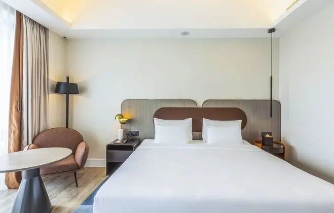 Junior Suite with Balcony, Canal View