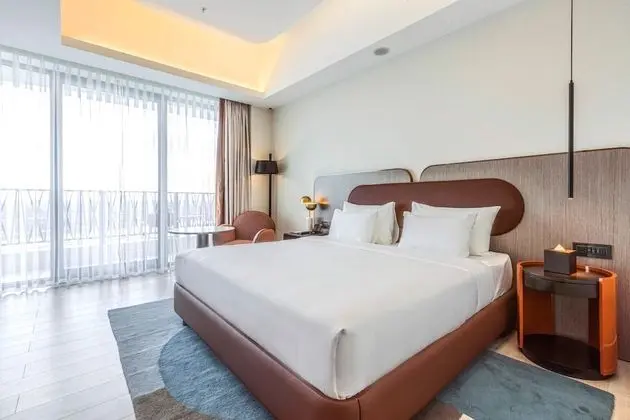 Standard Room with Balcony, Canal View