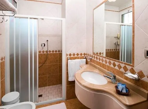 Comfort Tek Büyük veya İki Ayrı Yataklı Oda