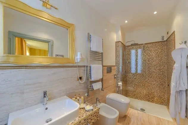 Comfort Tek Büyük veya İki Ayrı Yataklı Oda