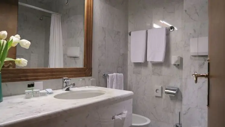 Comfort Tek Büyük veya İki Ayrı Yataklı Oda