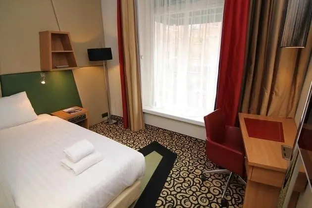 Basic Tek Büyük Yataklı Oda