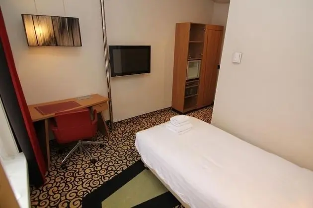 Basic Tek Büyük Yataklı Oda