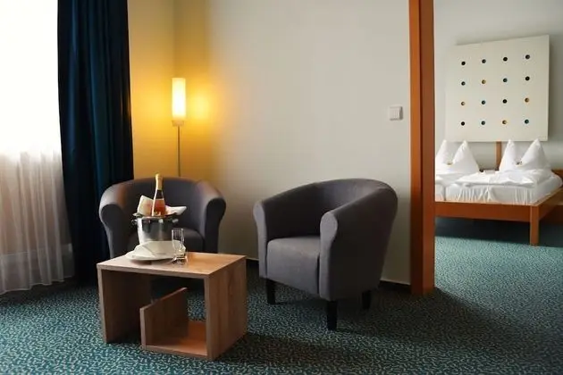 Junior Süit, Balkon