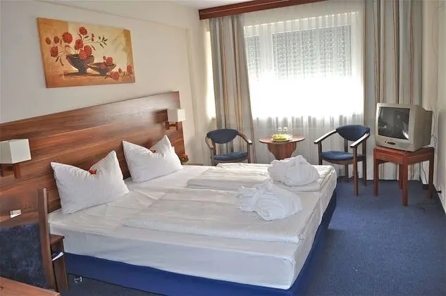Comfort Tek Büyük veya İki Ayrı Yataklı Oda