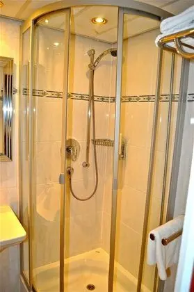 Comfort Tek Büyük veya İki Ayrı Yataklı Oda
