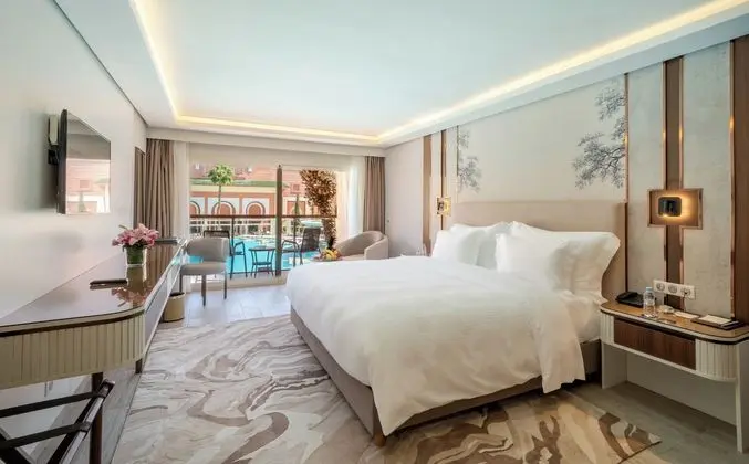 Premium Tek Büyük Yataklı Oda, 1 En Büyük (King) Boy Yatak, Havuz Manzaralı (Prestige)