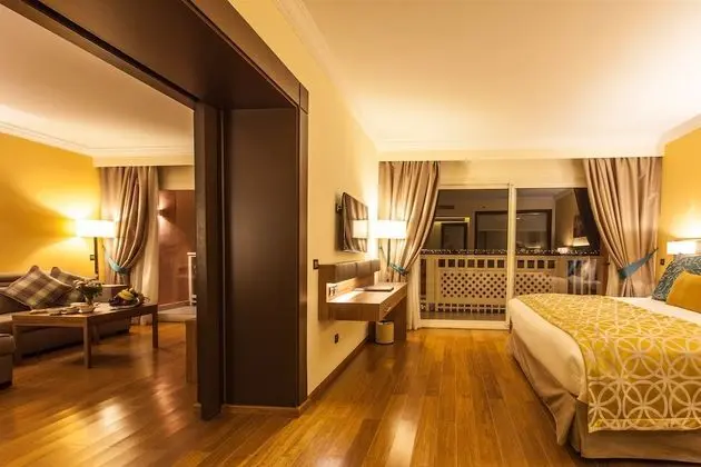 Suite Prestige a deux chambres - Vue Piscine