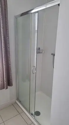 Tek Büyük Yataklı Oda, Banyolu/Duşlu
