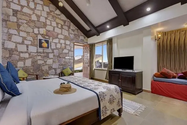 Kır Evi, Bahçe Manzaralı