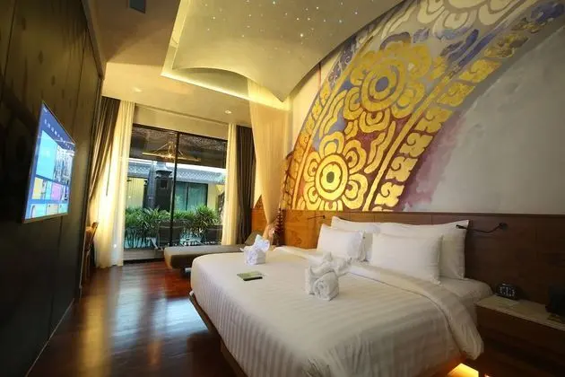 Cabana Suite Pool Access