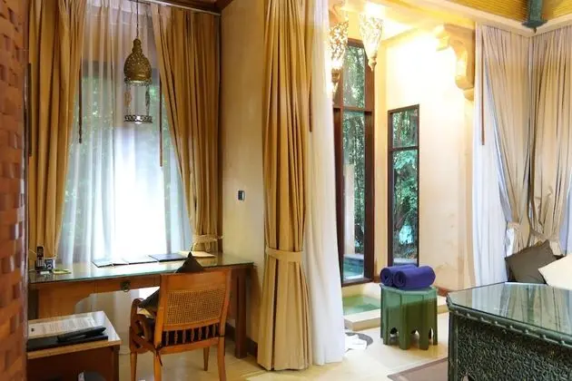 Oda, Havuz Kullanımı (Baray Villa)