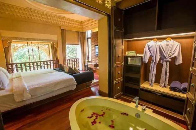 Oda, Havuz Kullanımı (Baray Villa)