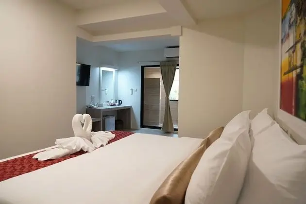 Deluxe Tek Büyük Yataklı Oda (with Window)
