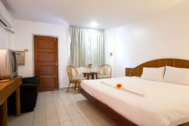 Deluxe Oda (Pool Access)