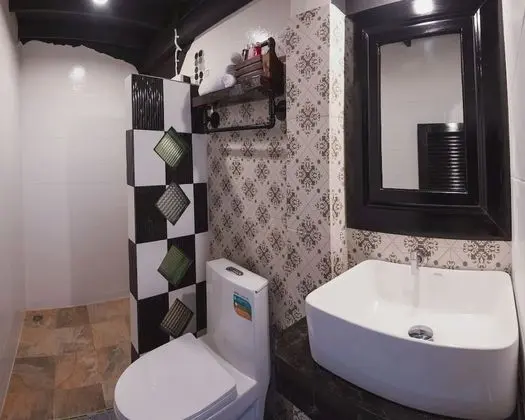Deluxe Double Room with Air-Conditioner and Private Bathroom