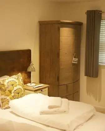 Tek Büyük veya İki Ayrı Yataklı Oda (Dog Friendly Room)