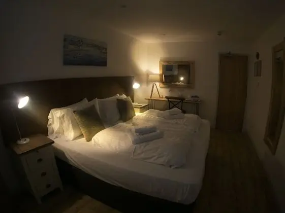 Tek Büyük veya İki Ayrı Yataklı Oda (Not Dog Friendly Room)