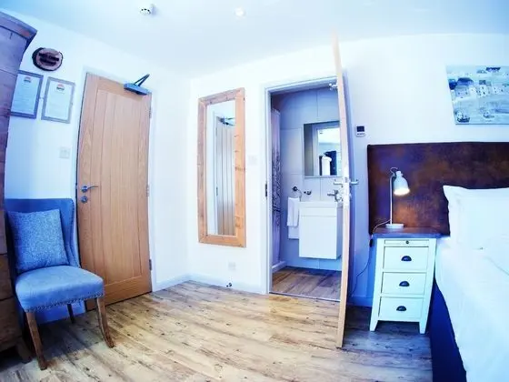 Tek Büyük veya İki Ayrı Yataklı Oda (Not Dog Friendly Room)