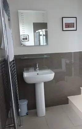 Superior Tek Büyük Yataklı Oda, Kısmi Deniz Manzaralı (King-Room 2)