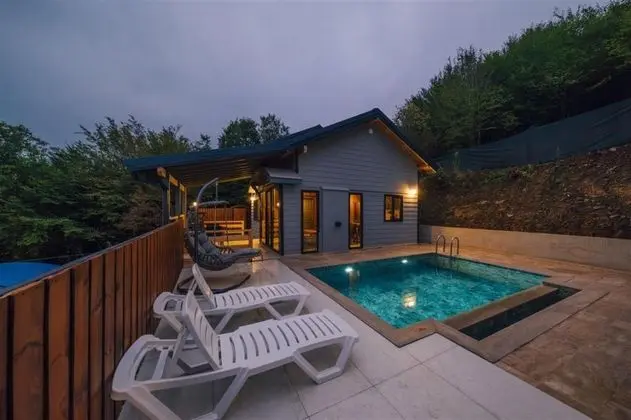Bungalow 2+1 Oda, Kısmi Göl Manzaralı, Özel Havuzlu