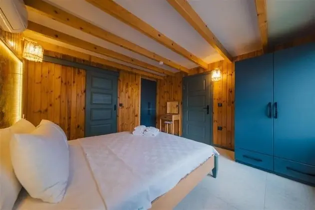 Bungalow 2+1 Oda, Kısmi Göl Manzaralı, Özel Havuzlu