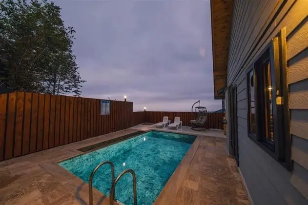 Bungalow 2+1 Oda, Kısmi Göl Manzaralı, Özel Havuzlu