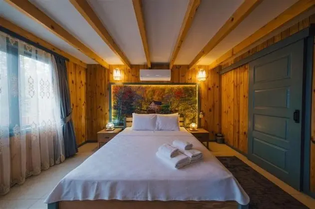 Bungalow 2+1 Oda, Kısmi Göl Manzaralı, Özel Havuzlu