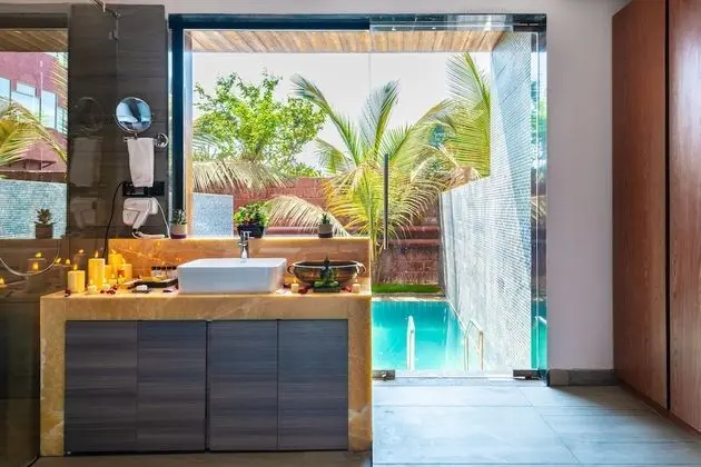 Pool Suite Room
