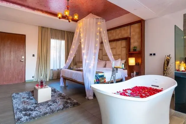 Pool Suite Room