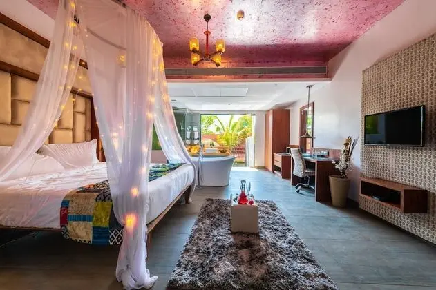 Pool Suite Room