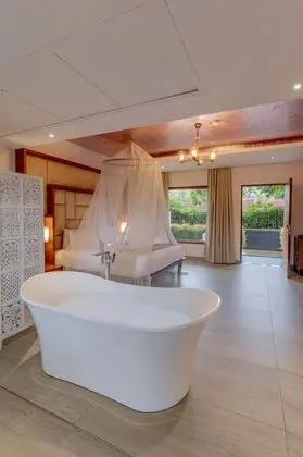 Pool Suite Room