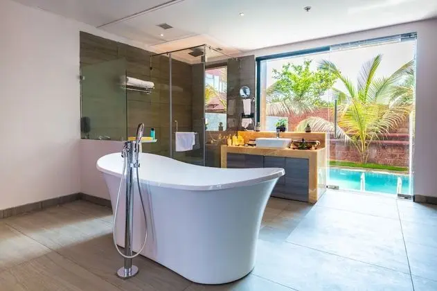 Pool Suite Room