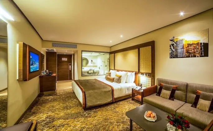 Club Grande Room