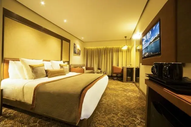 Club Grande Room