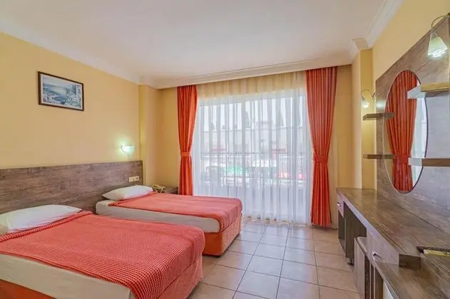 Standart Oda-Ana Bina, Dağ veya Havuz Manzaralı