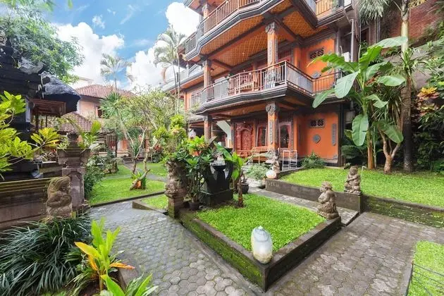 Standard Üç Kişilik Oda, Bahçe Manzaralı