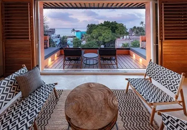 Suite Patron, Adults Only