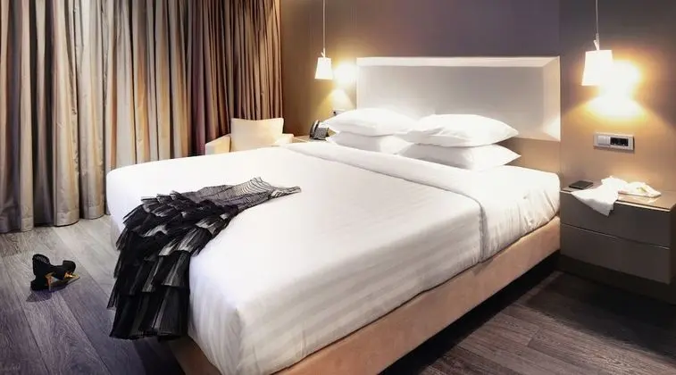 SAZ Suite with Panoramic City and Lake view