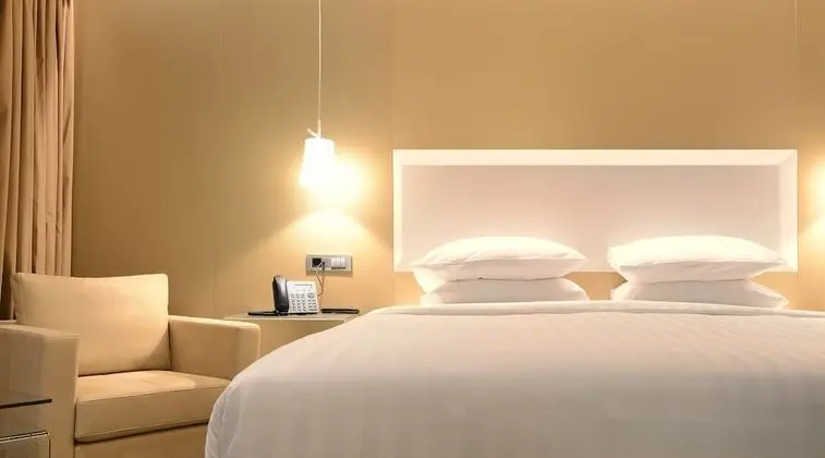 SAZ Suite with Panoramic City and Lake view