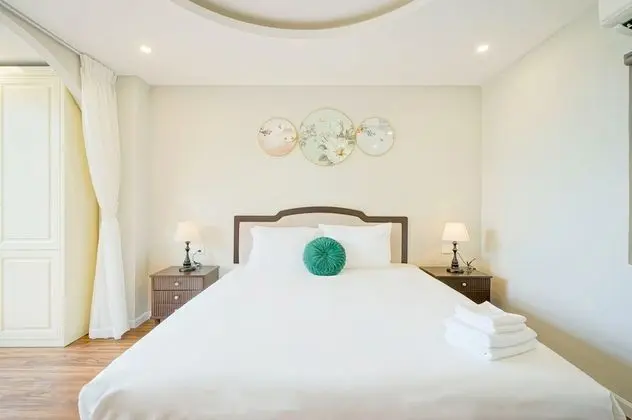 Luxury Oda