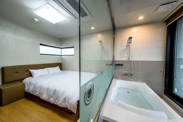 Duplex, 2 Bedrooms (2nd~3rd floor)