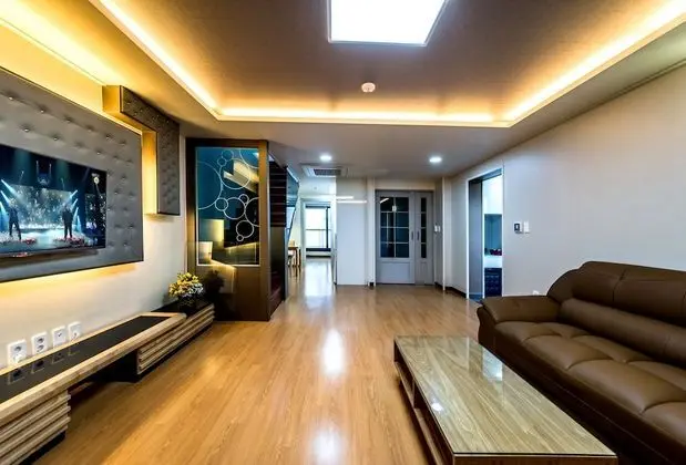 Duplex, 2 Bedrooms (2nd~3rd floor)