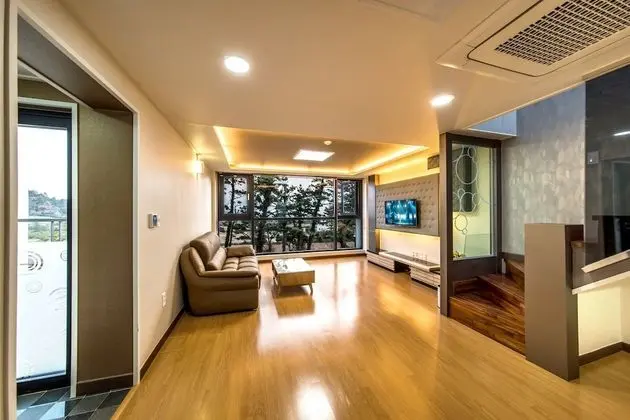 Duplex, 2 Bedrooms (2nd~3rd floor)
