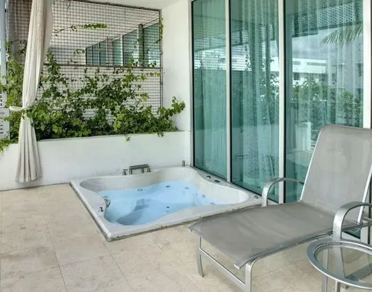 Luxury Stüdyo, 1 En Büyük (King) Boy Yatak ve Çekyat, Sıcak Su Havuzu, Şehir Manzaralı