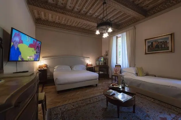 Deluxe Tek Büyük Yataklı Oda (Sofa bed)