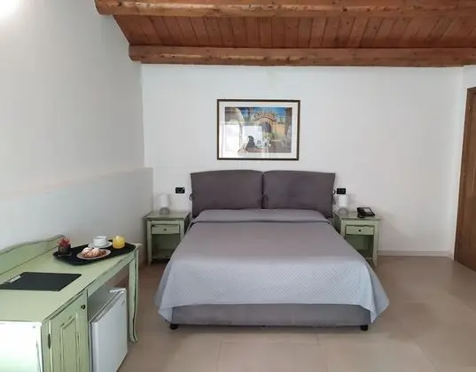 Üç Kişilik Oda