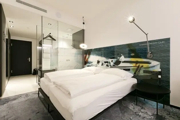 City Tek Büyük Yataklı Oda